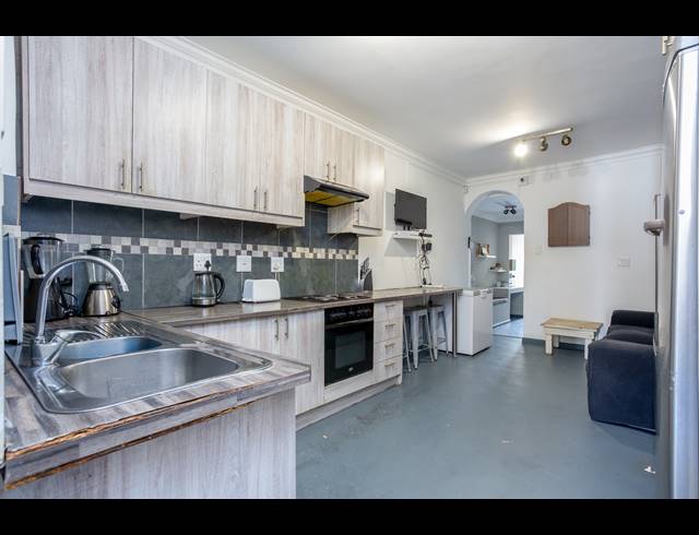 6.5 BEDROOM FREEHOLD SOLD IN SALT RIVER
